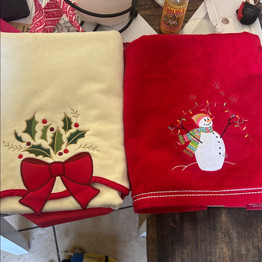 Festive Holiday Throw Blanket Set with Snowman & Holly Bow - Red & Cream